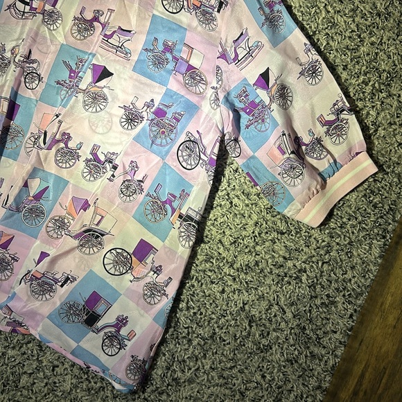 Woman’s silk chariot pattern T-shirt. With pink / purple tint. Size L. - Picture 3 of 5